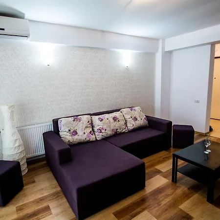 White * Mamaia